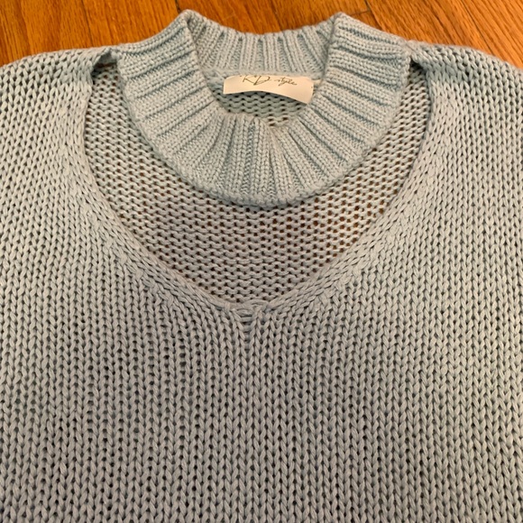 Ice Blue v-neck sweater, size small - Picture 2 of 3